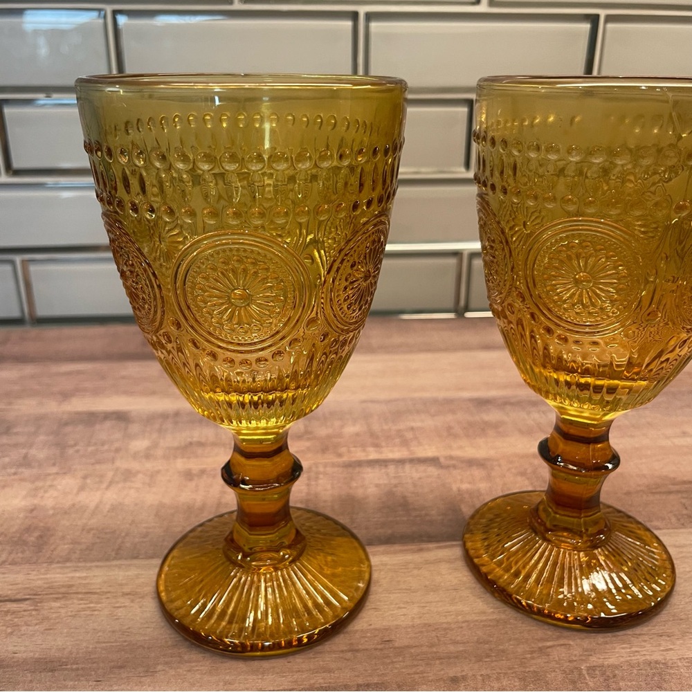 Set of 2 Amber Glass Goblets 10 oz Stemmed Cup Medallion Design Embossed - Picture 2 of 7